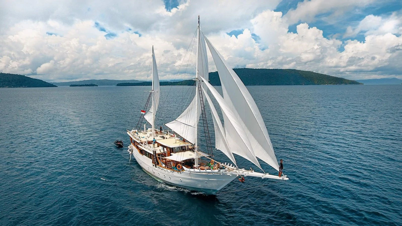 Teman Liveaboard Superyacht & Private Cruises